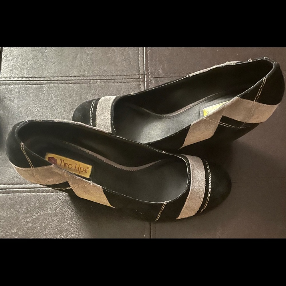 Suede Two Lips wedges